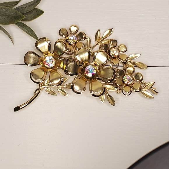 Coro Brooch Flower Pin - Picture 2 of 7